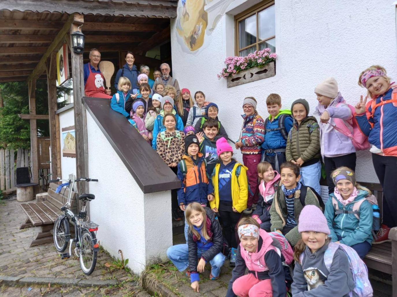Die Gruppe vor der Silzer Mühle